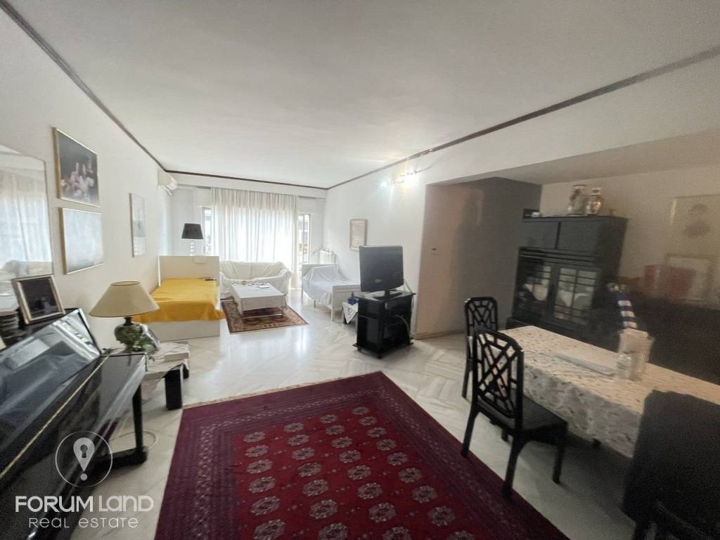 Forumland Real Estate, Σαλόνι