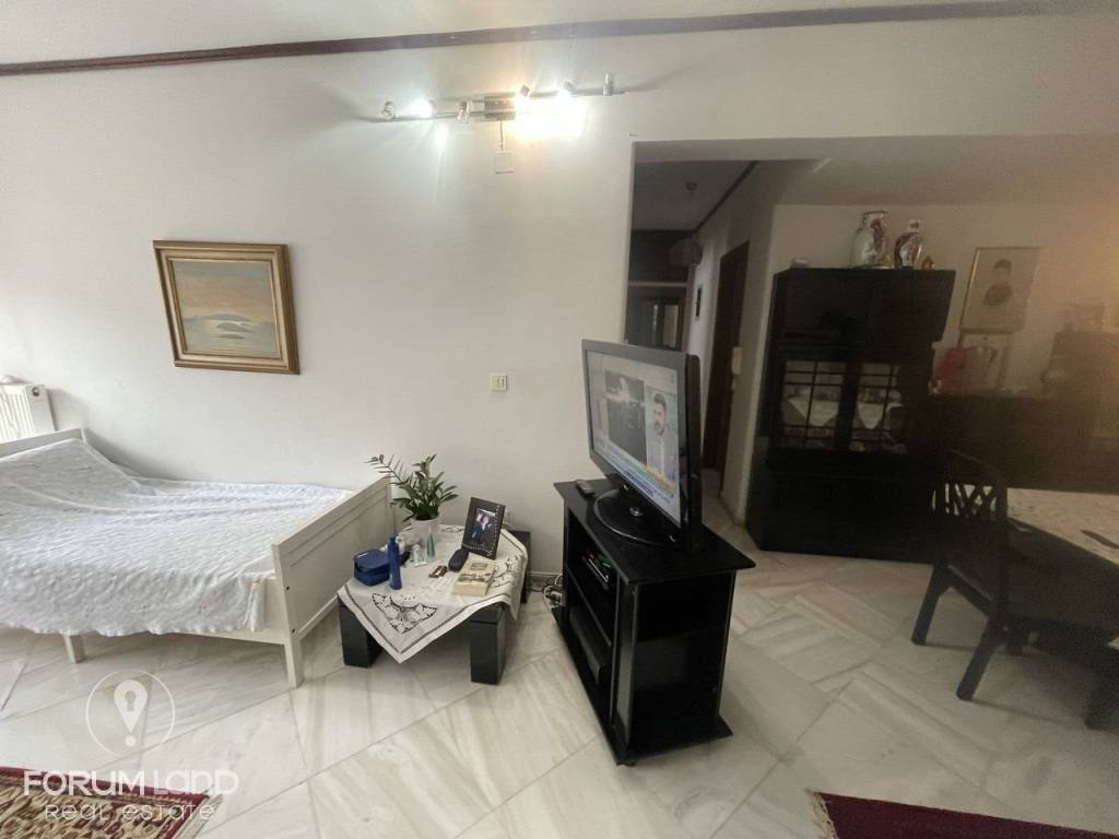 Forumland Real Estate, Σαλόνι