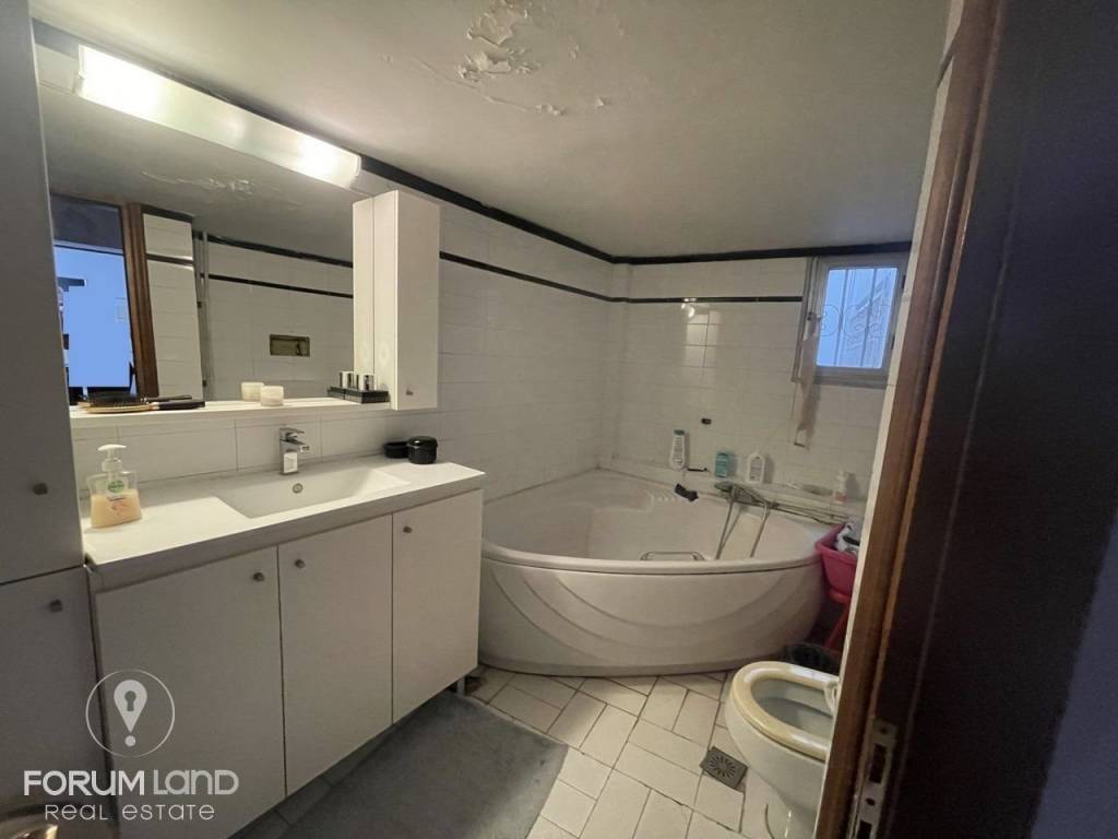 Forumland Real Estate, Μπάνιο με μπανιέρα