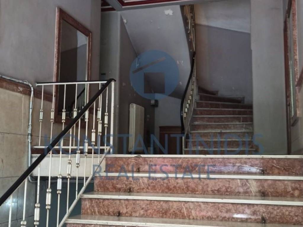 Εισοδος κτιρίου