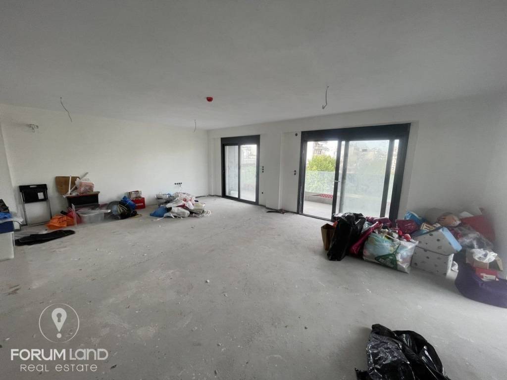 Forumland Real Estate, Σαλόνι