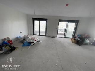 Forumland Real Estate, Σαλόνι