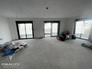 Forumland Real Estate, Σαλόνι