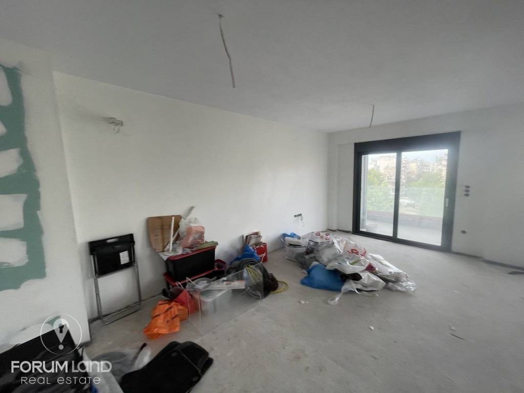 Forumland Real Estate, Σαλόνι