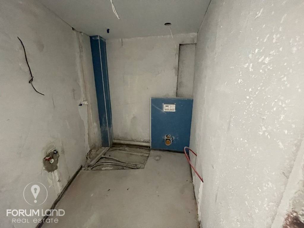 Forumland Real Estate, Μπάνιο