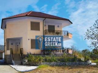 ★ Οικόπεδο 1.000 τ.μ. ★ 4 υπνοδωμάτια ★ Ηλιακός θερμοσίφωνας ★