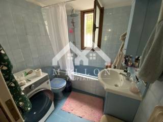 Μπάνιο,Ισόγειο