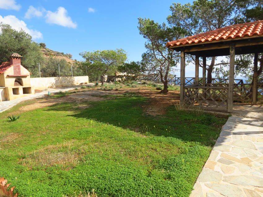 Το κιόσκι και ο ξυλόφουρνος / BBQ