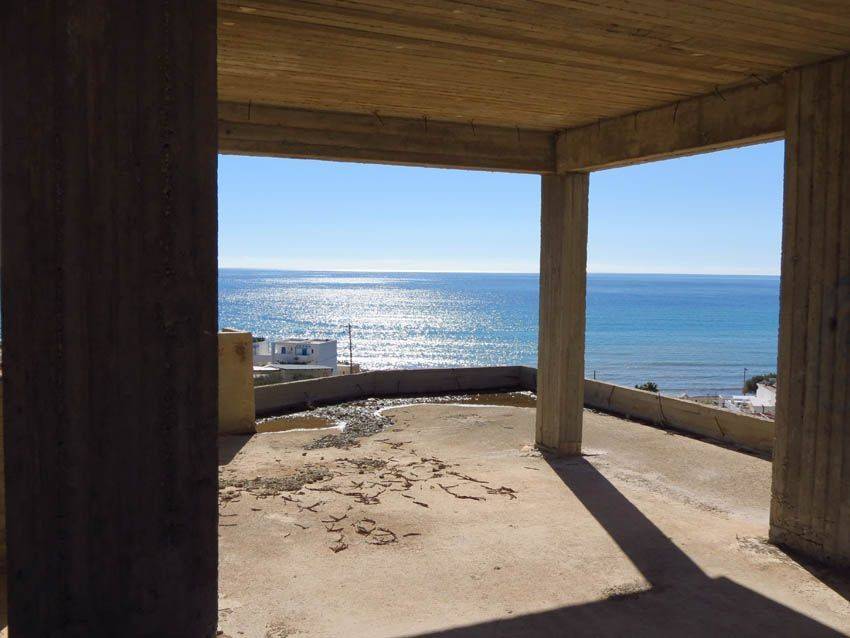 Θέα μέσα από το διαμέρισμα