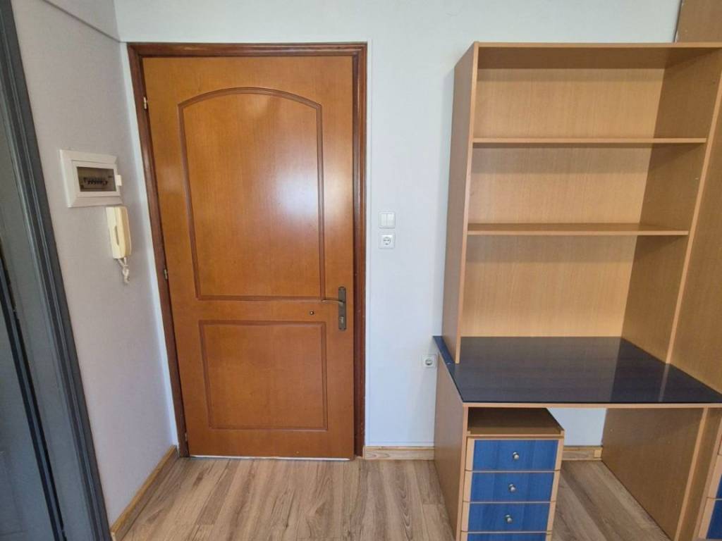 ΠΟΡΤΑ ΕΙΣΟΔΟΥ