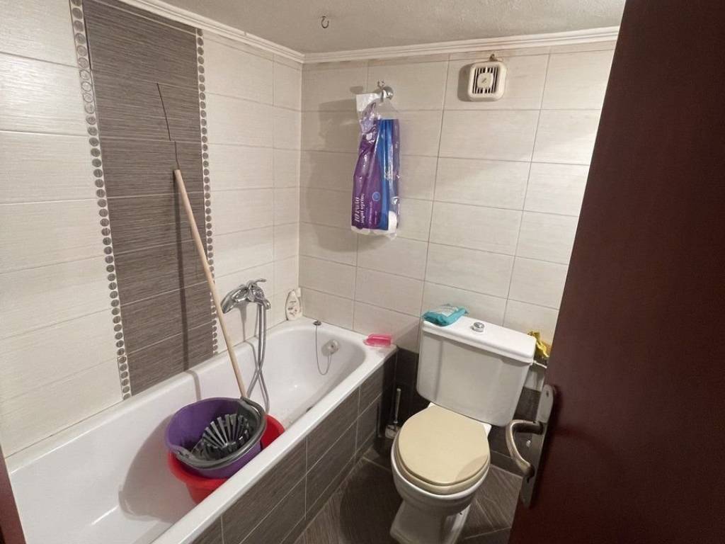 Forumland Real Estate, Μπάνιο