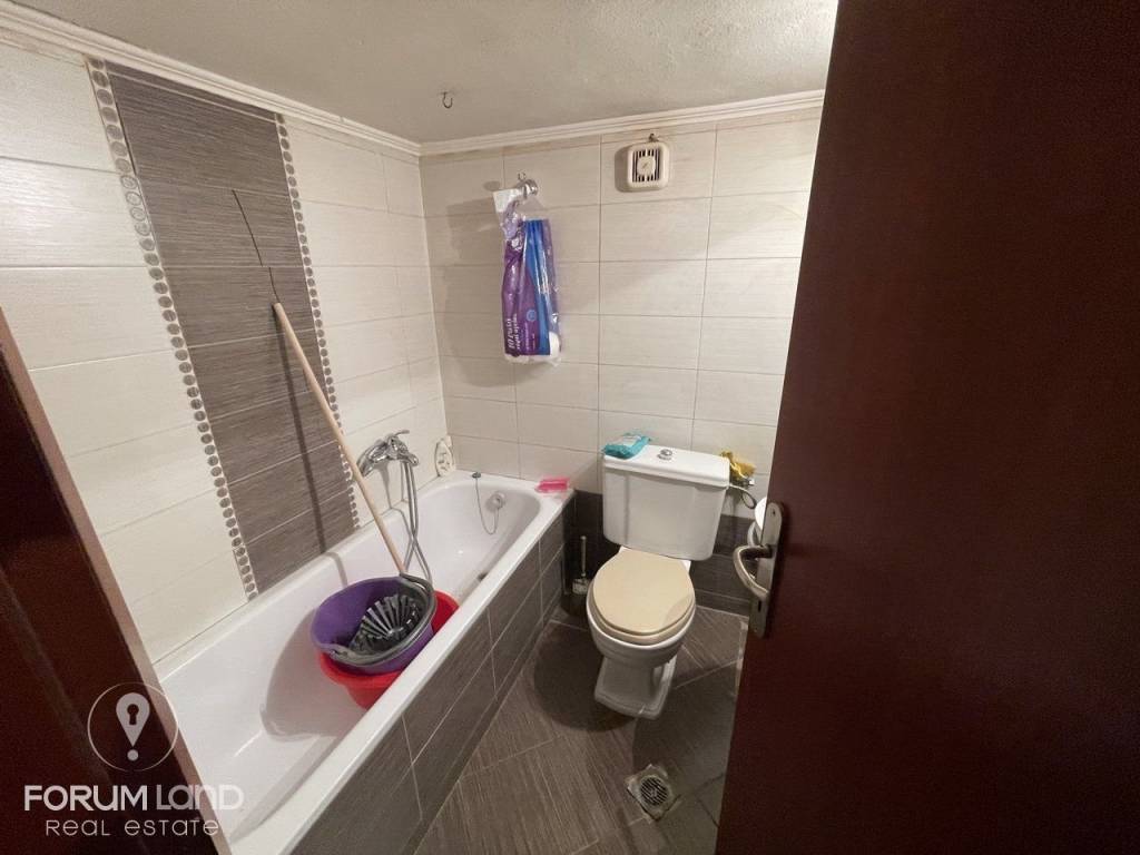 Forumland Real Estate, Μπάνιο