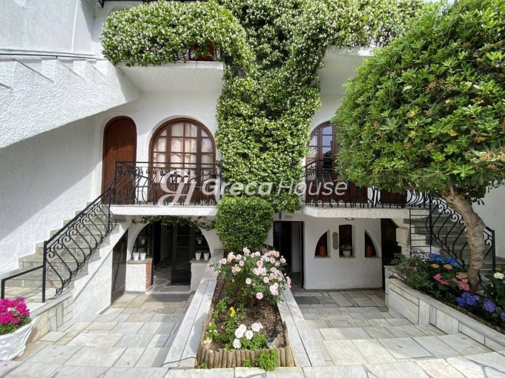 Παραθαλλάσιο ξενοδοχείο προς πώληση στην Έυβοια