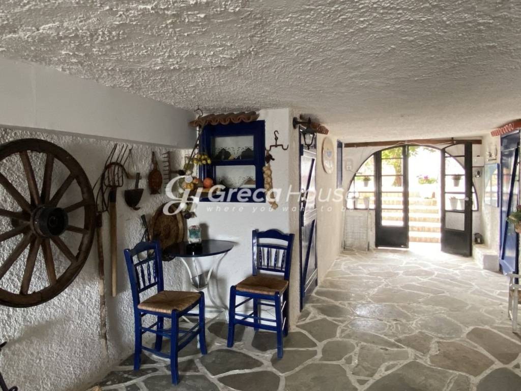 Παραθαλλάσιο ξενοδοχείο προς πώληση στην Έυβοια