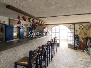 Παραθαλλάσιο ξενοδοχείο προς πώληση στην Έυβοια