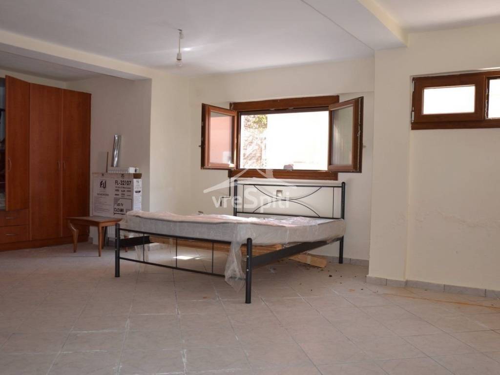 ΥΠΝΟΔΩΜΑΤΙΟ ΗΜΙ-ΥΠΟΓΕΙΟΥ