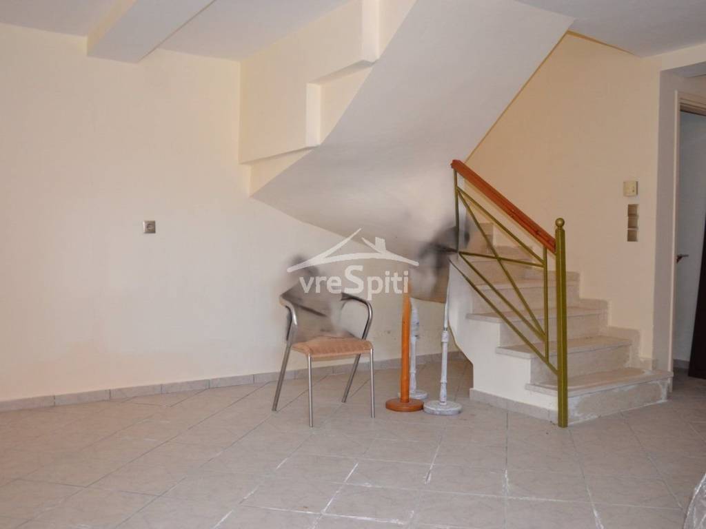 ΥΠΝΟΔΩΜΑΤΙΟ ΗΜΙ-ΥΠΟΓΕΙΟΥ