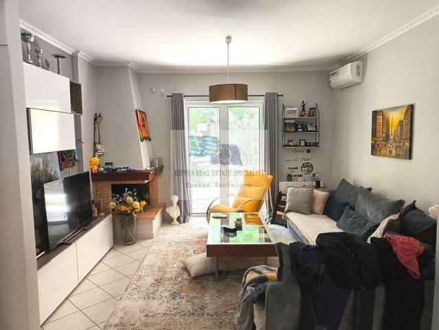 LIVING ROOM WITH FIREPLACE