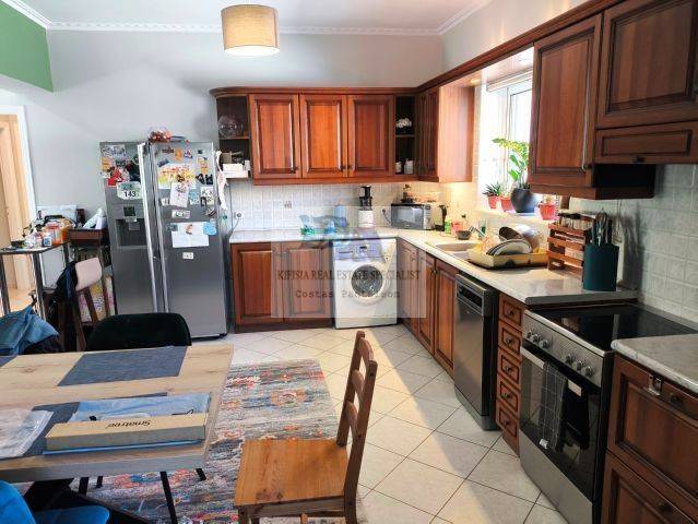OPEN PLAN KITCHEN - DINING AREA