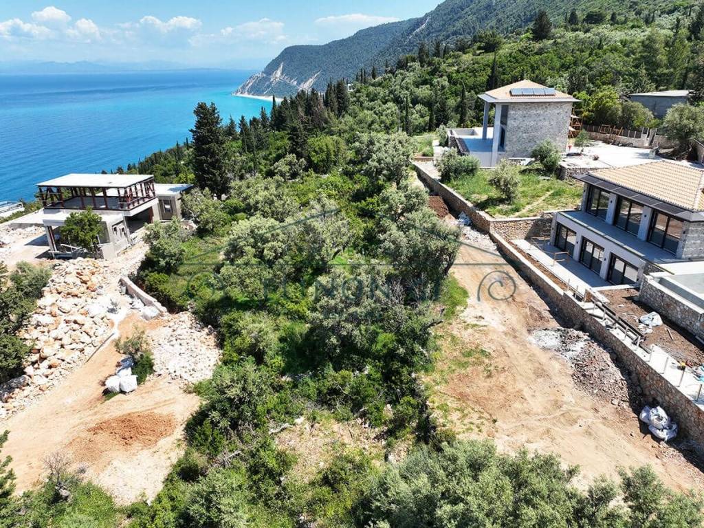 Η όμορφη θέα από το αγροτεμάχιο