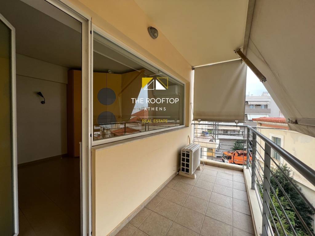 mpalkoni ( eikona 2e)