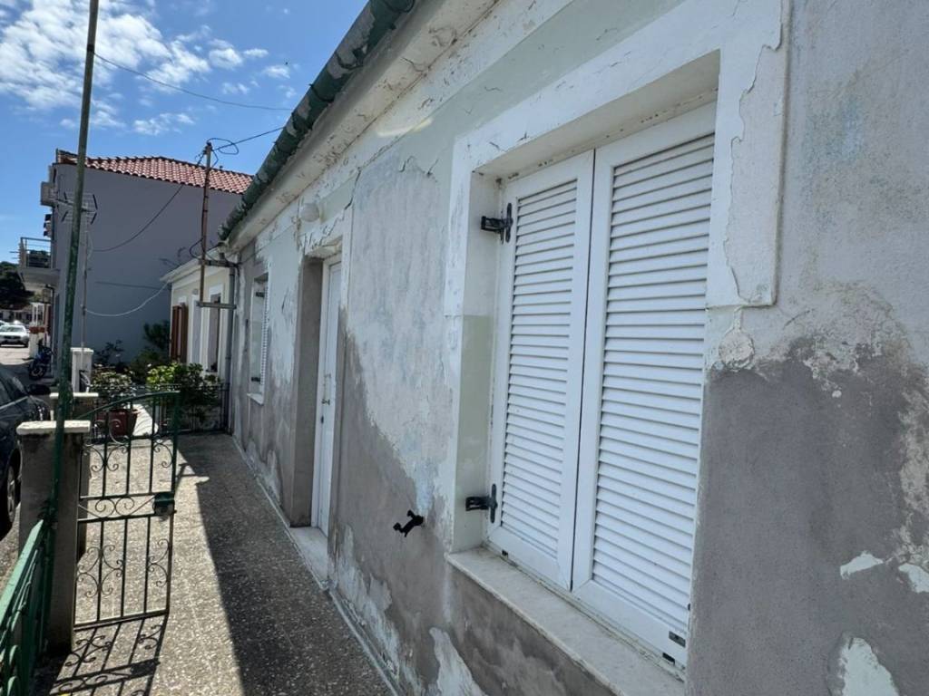 Front of house for sale in Vathi Ithaca