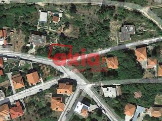 Φίλιπποι, Κέντρο: Πωλείται επικλινές Οικόπεδο 354τ.μ. με πρόσοψη 25μ. με συντελεστή δόμησης 0.8,