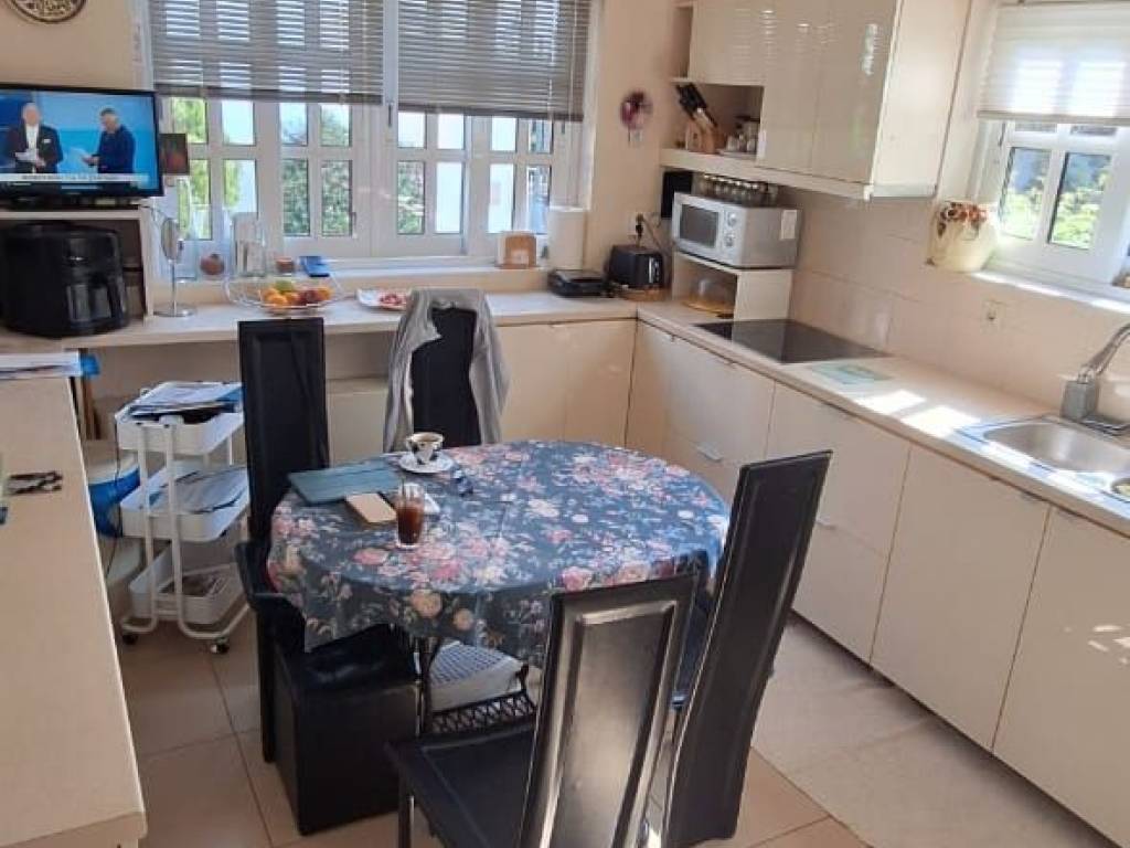 153 sq.m. 2nd level maisonette