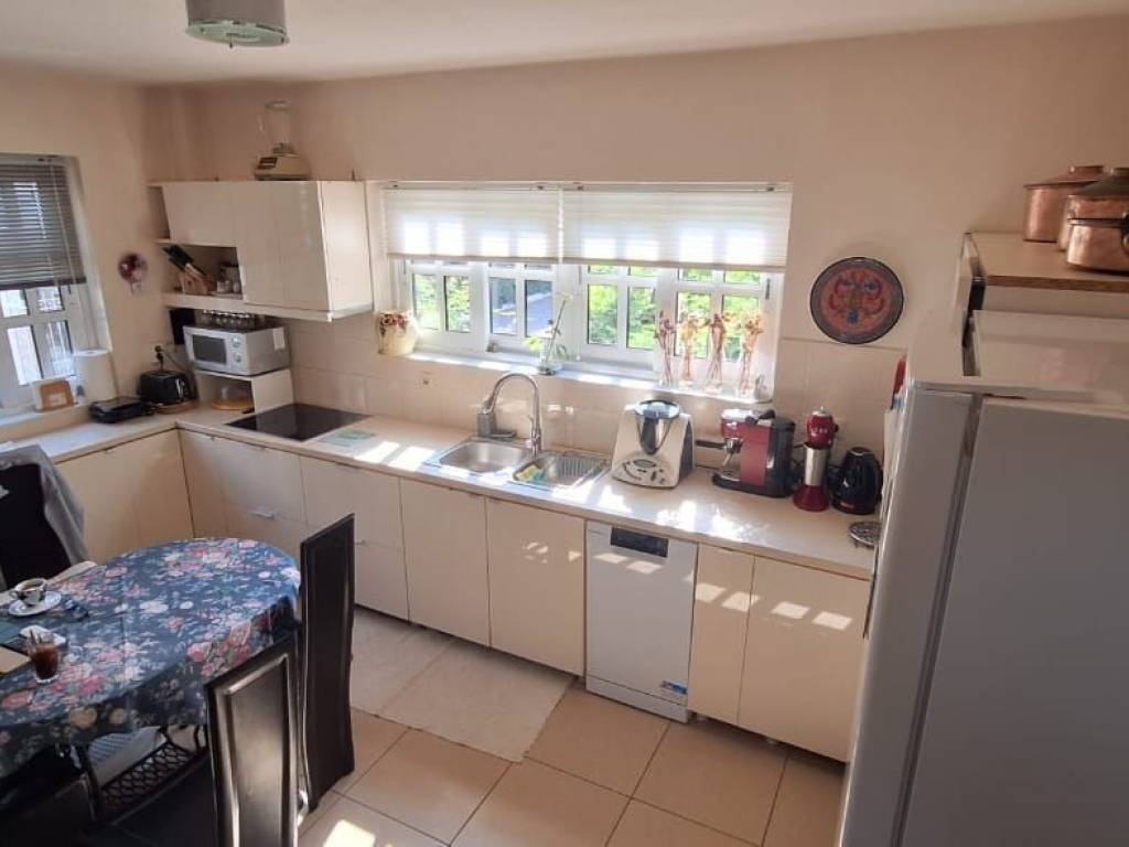 153 sq.m. 2nd level maisonette