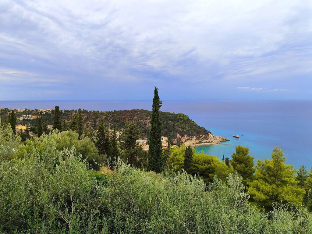 THEA APO TO MPALKONI TES BILAS