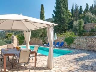 O CHOROS TES PISINAS KATALLELOS GIA CHALAROSE