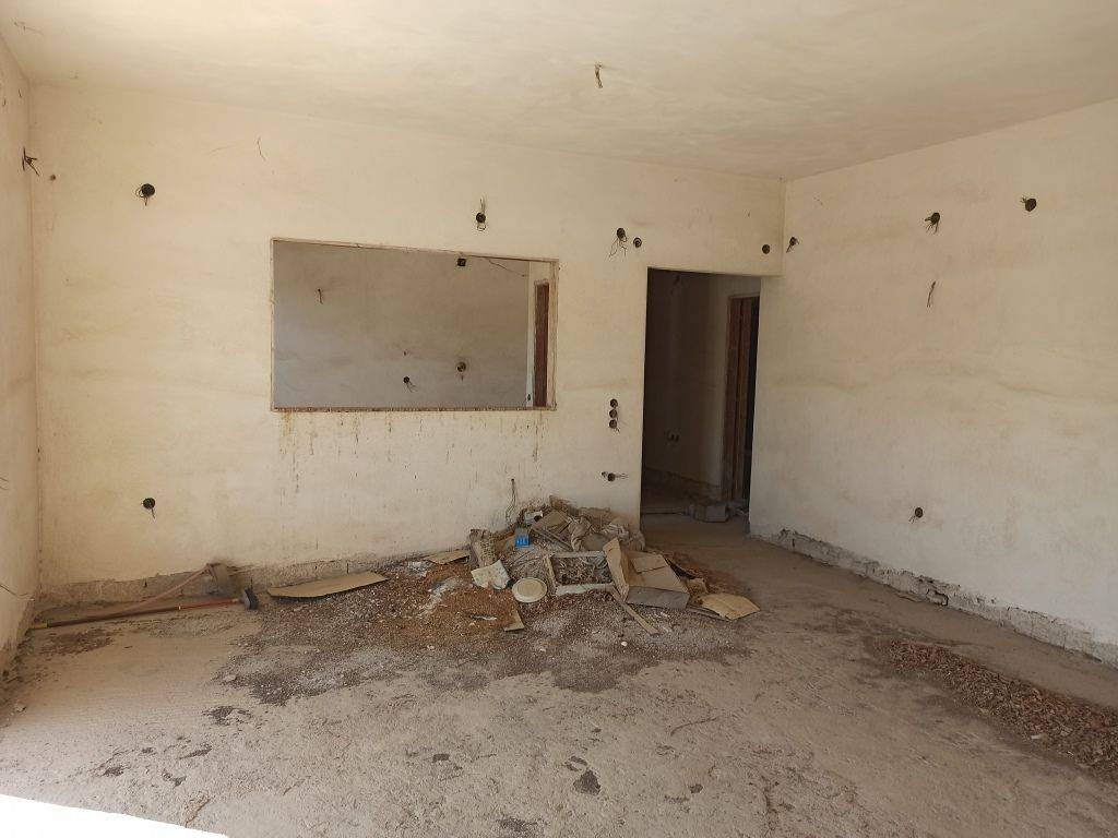 ENIAIOS CHOROS SALONI-TRAPEZARIA