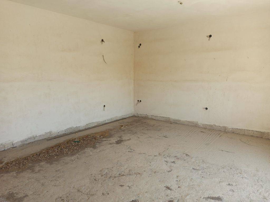 ENIAIOS CHOROS SALONI-TRAPEZARIA