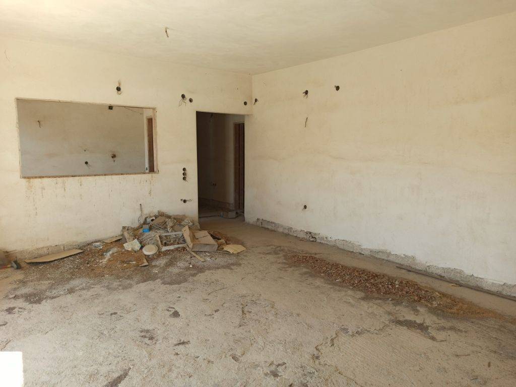 ENIAIOS CHOROS SALONI-TRAPEZARIA