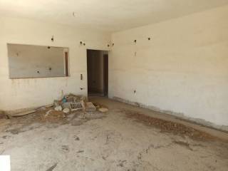 ENIAIOS CHOROS SALONI-TRAPEZARIA