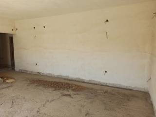 ENIAIOS CHOROS SALONI-TRAPEZARIA