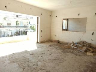 ENIAIOS CHOROS SALONI-TRAPEZARIA