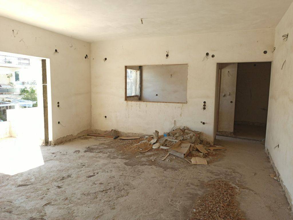 ENIAIOS CHOROS SALONI-TRAPEZARIA