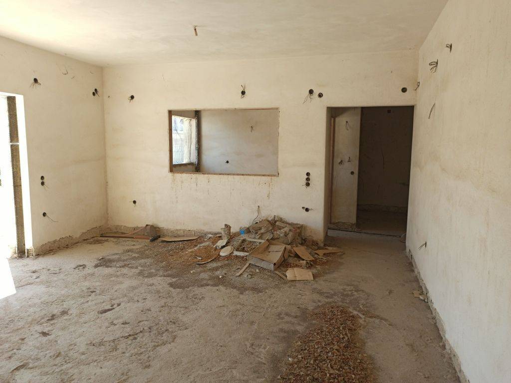 ENIAIOS CHOROS SALONI-TRAPEZARIA