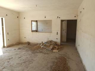 ENIAIOS CHOROS SALONI-TRAPEZARIA