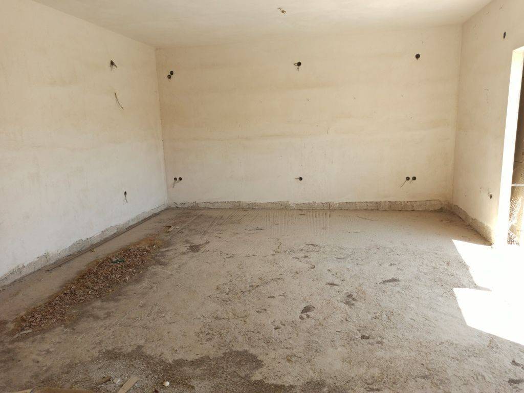 ENIAIOS CHOROS SALONI-TRAPEZARIA