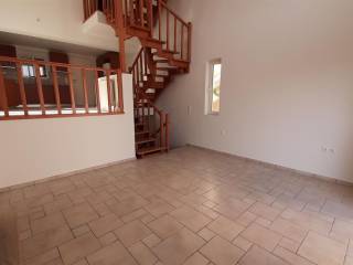 ΣΑΛΟΝΙ, ΠΑΝΩ ΕΠΙΠΕΔΟ ΚΟΥΖΙΝΑ