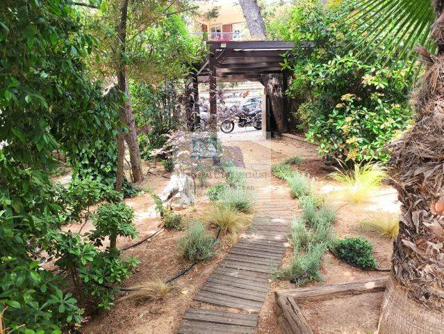 PRIVATE GARDEN - PARKING SPACE