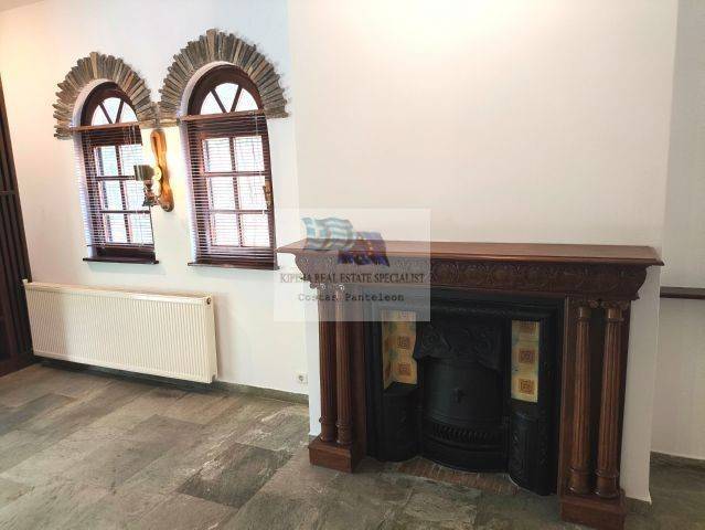 LIVING ROOM WITH FIREPLACE