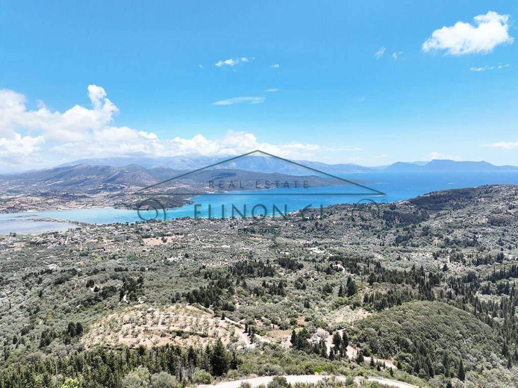 Η καταπληκτική θέα από το αγροτεμάχιο