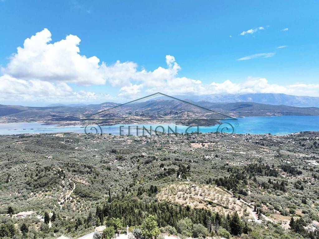 Η καταπληκτική θέα από το αγροτεμάχιο