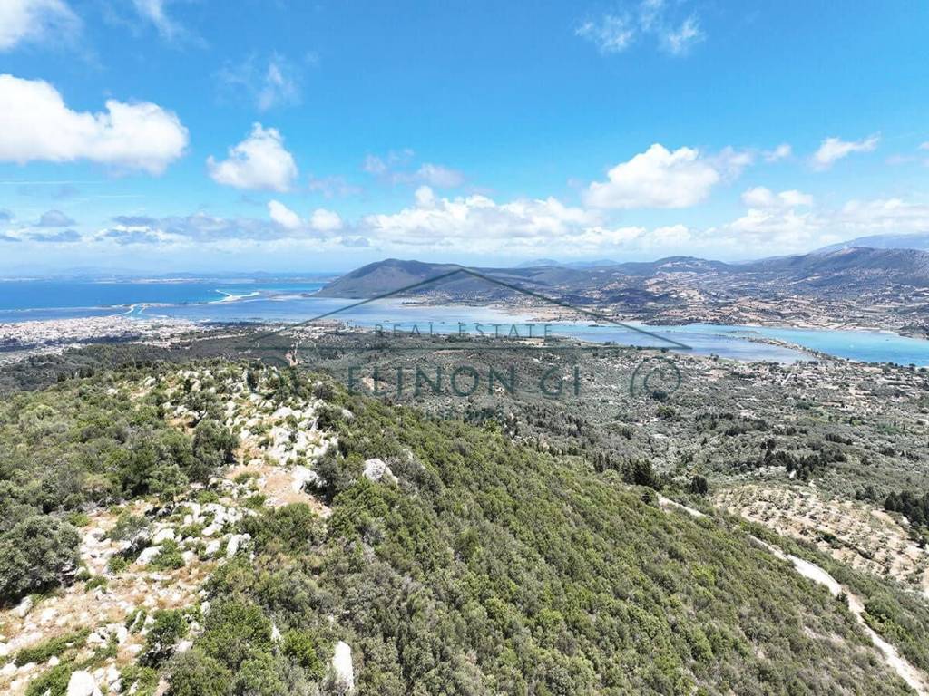 Η καταπληκτική θέα από το αγροτεμάχιο