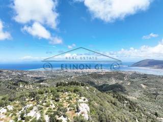 Η καταπληκτική θέα από το αγροτεμάχιο