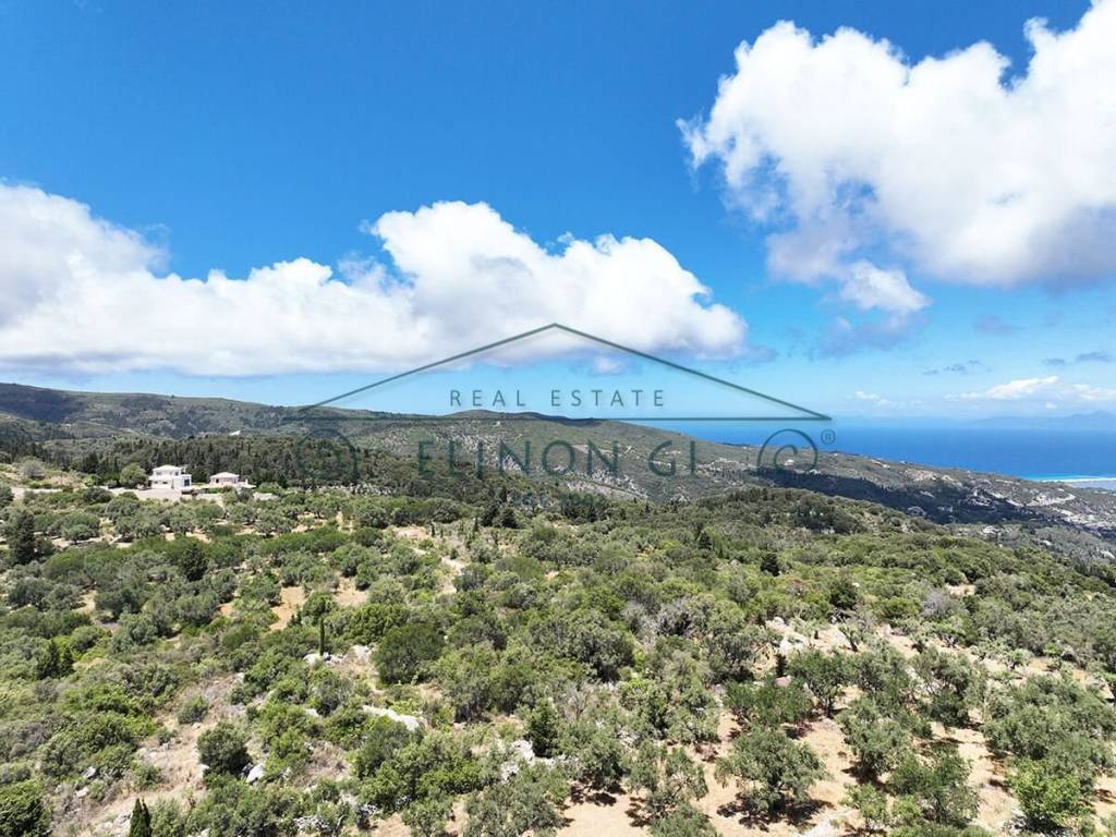 Η καταπληκτική θέα από το αγροτεμάχιο