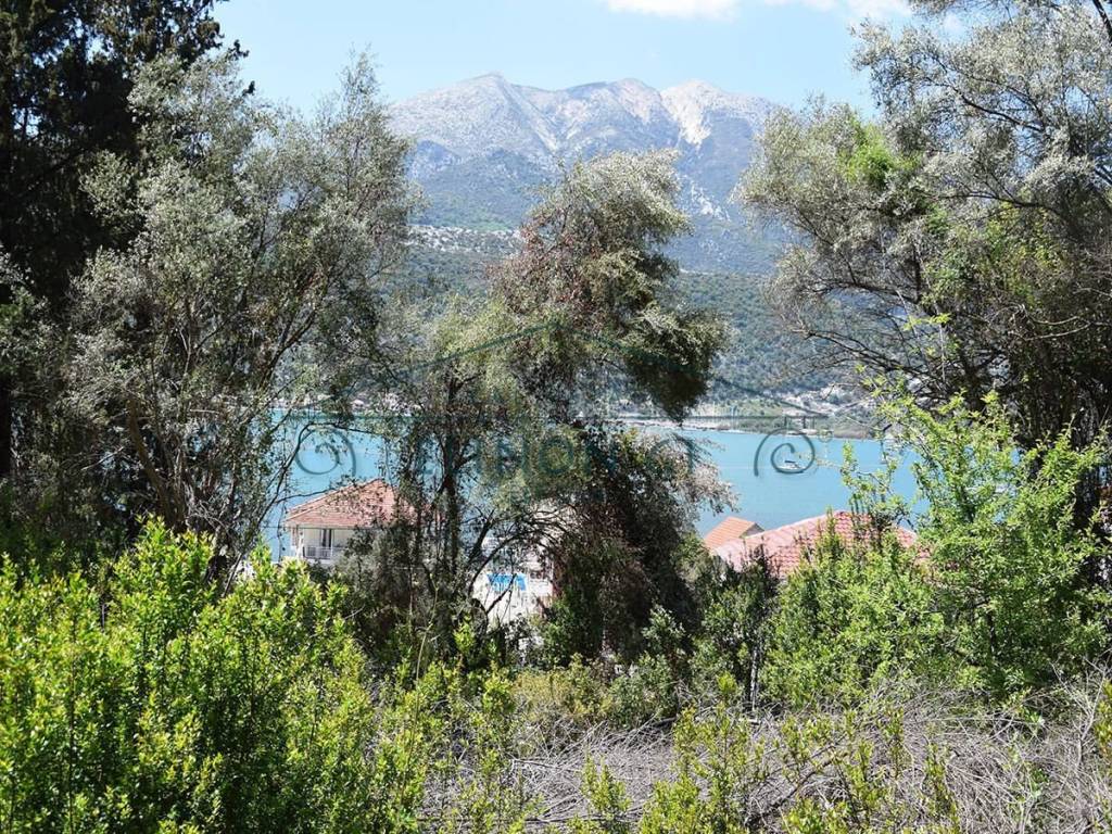 Η θέα προς το κόλπο του Βλυχού από το οικόπεδο